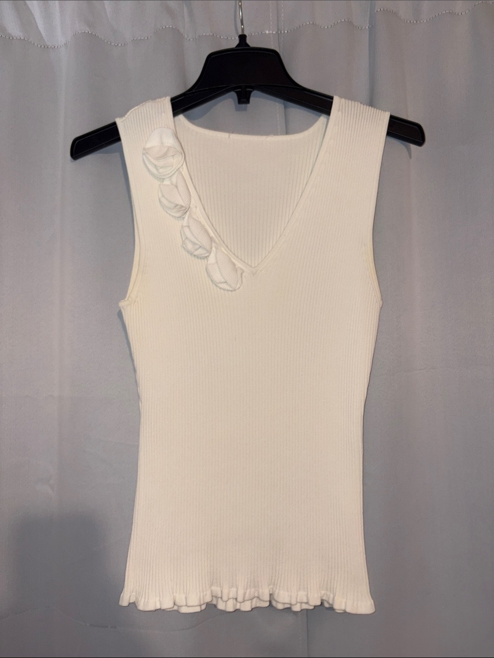 Source Unknown Cream Ribbed V-Neck Tank with Floral Trim